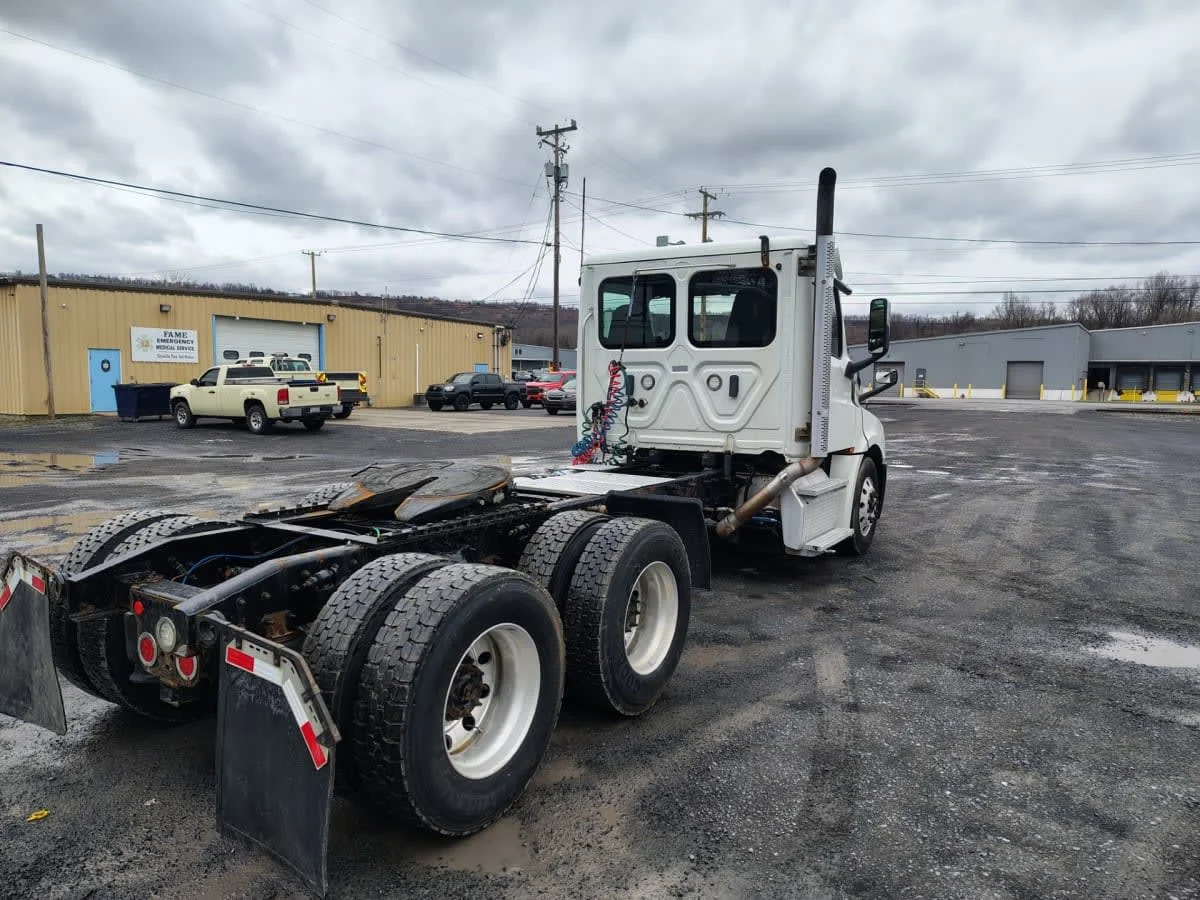 2019 Freightliner Cascadia in Allentown, PA — photo 4