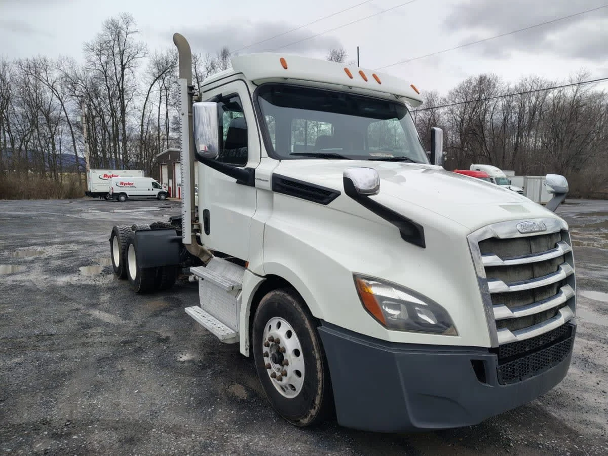 2019 Freightliner Cascadia in Allentown, PA — photo 3