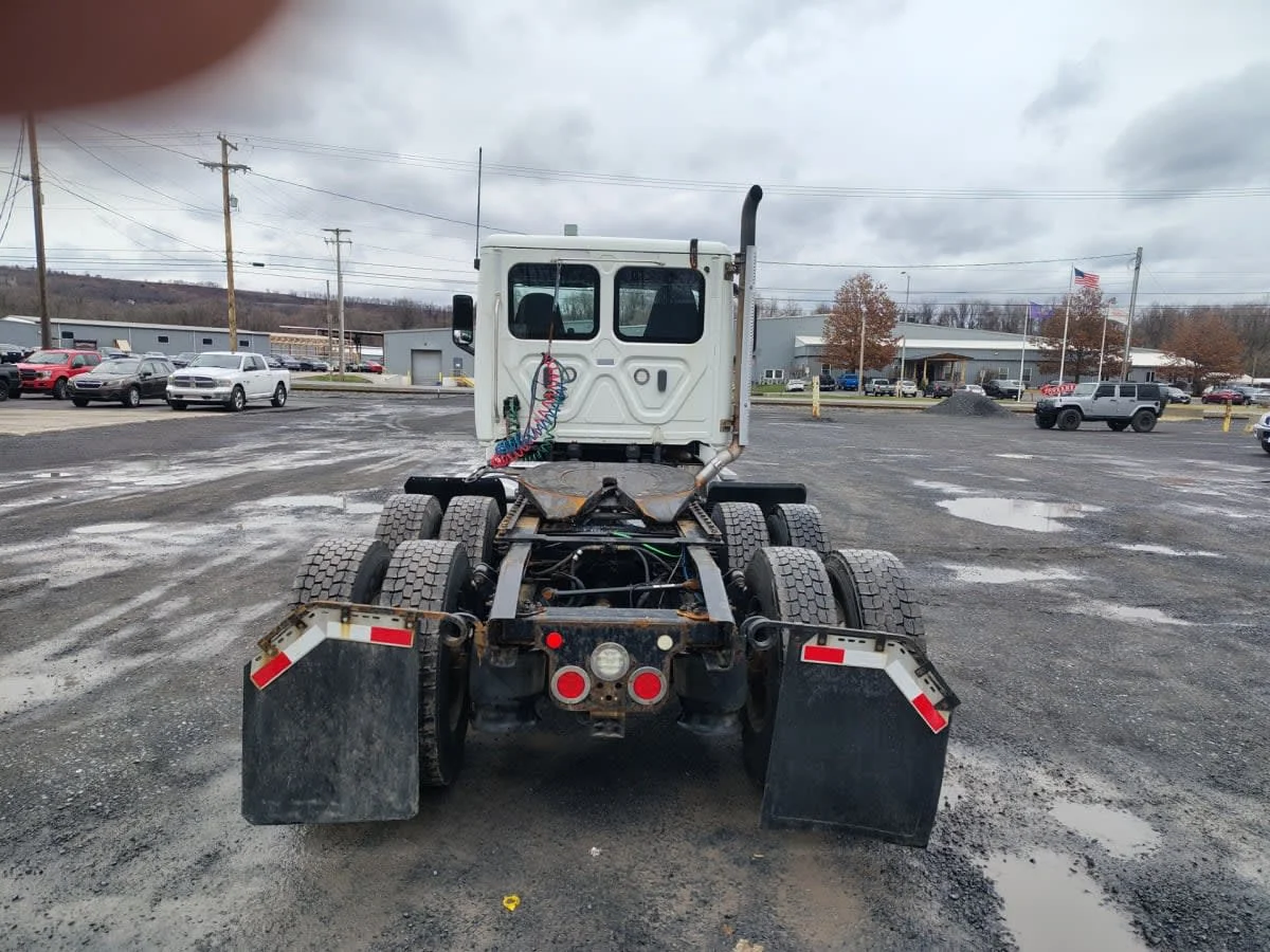2019 Freightliner Cascadia in Allentown, PA — photo 5