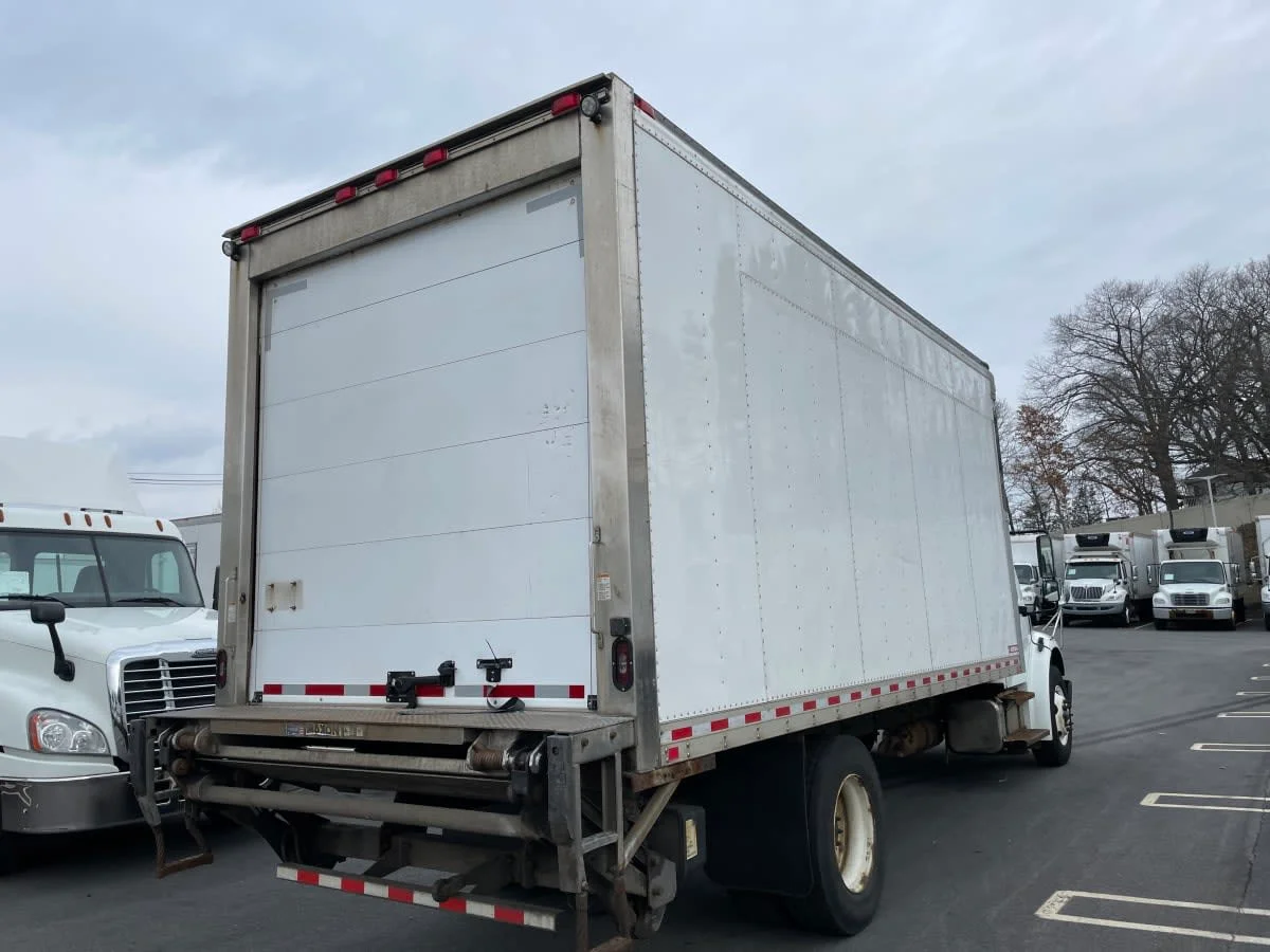 2018 Freightliner M2 106 - image 4