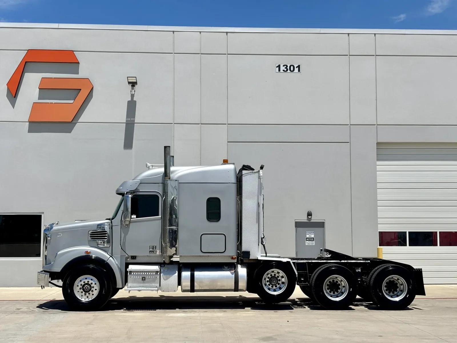 2016 Freightliner 122SD - image 4