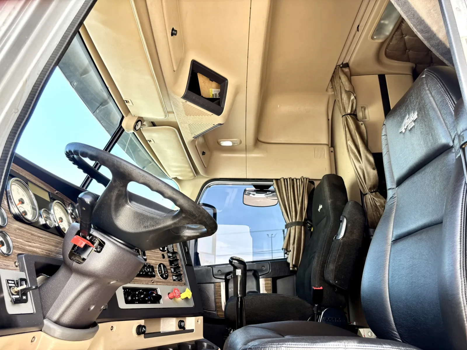 2016 Freightliner 122SD - image 14