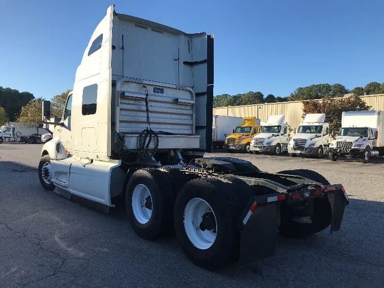 2022 International LT - image 5