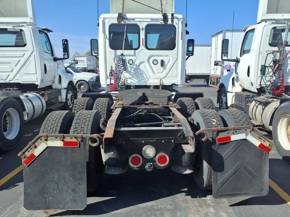 2018 Freightliner Cascadia - image 5