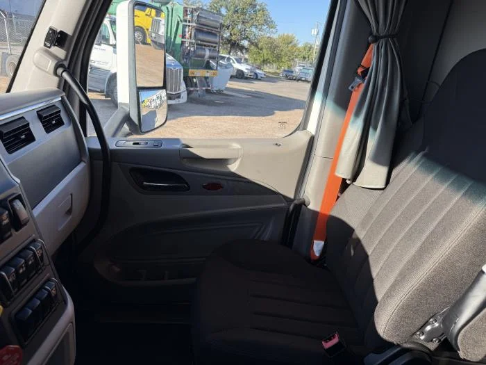 2021 Peterbilt 579 - image 13