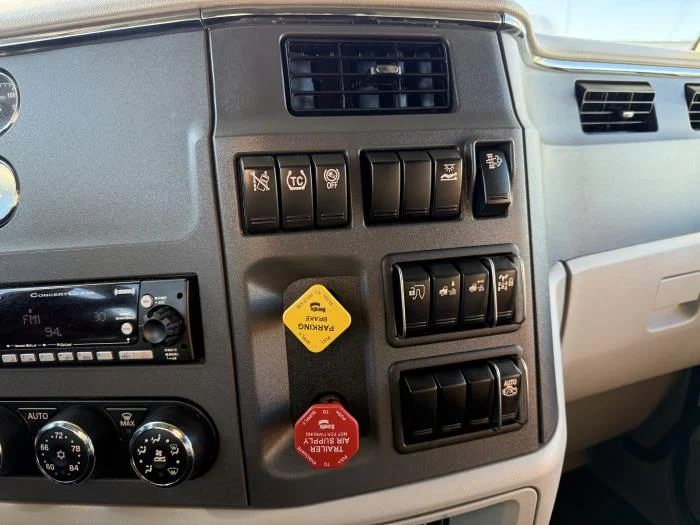 2021 Peterbilt 579 - image 10