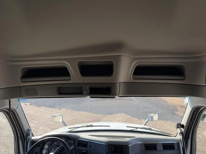 2021 Peterbilt 579 - image 16