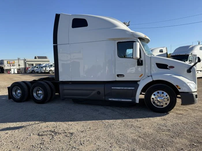 2021 Peterbilt 579 - image 2