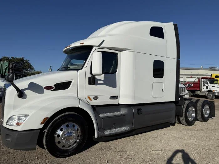 2021 Peterbilt 579 - image 4