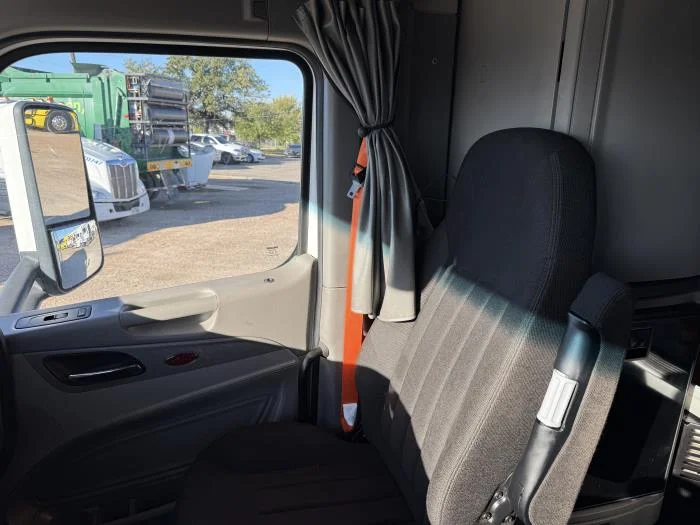 2021 Peterbilt 579 - image 14