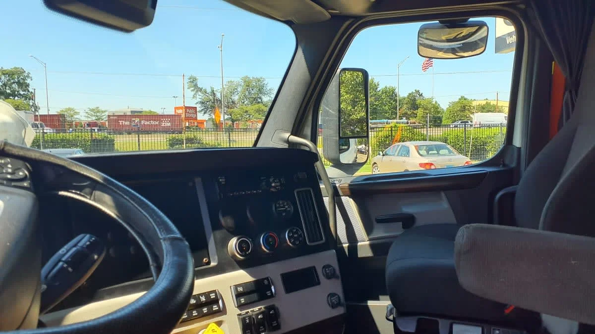 2020 Freightliner Cascadia in Bolingbrook, IL — photo 7