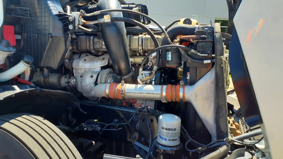 2020 Freightliner Cascadia in Bolingbrook, IL — photo 10