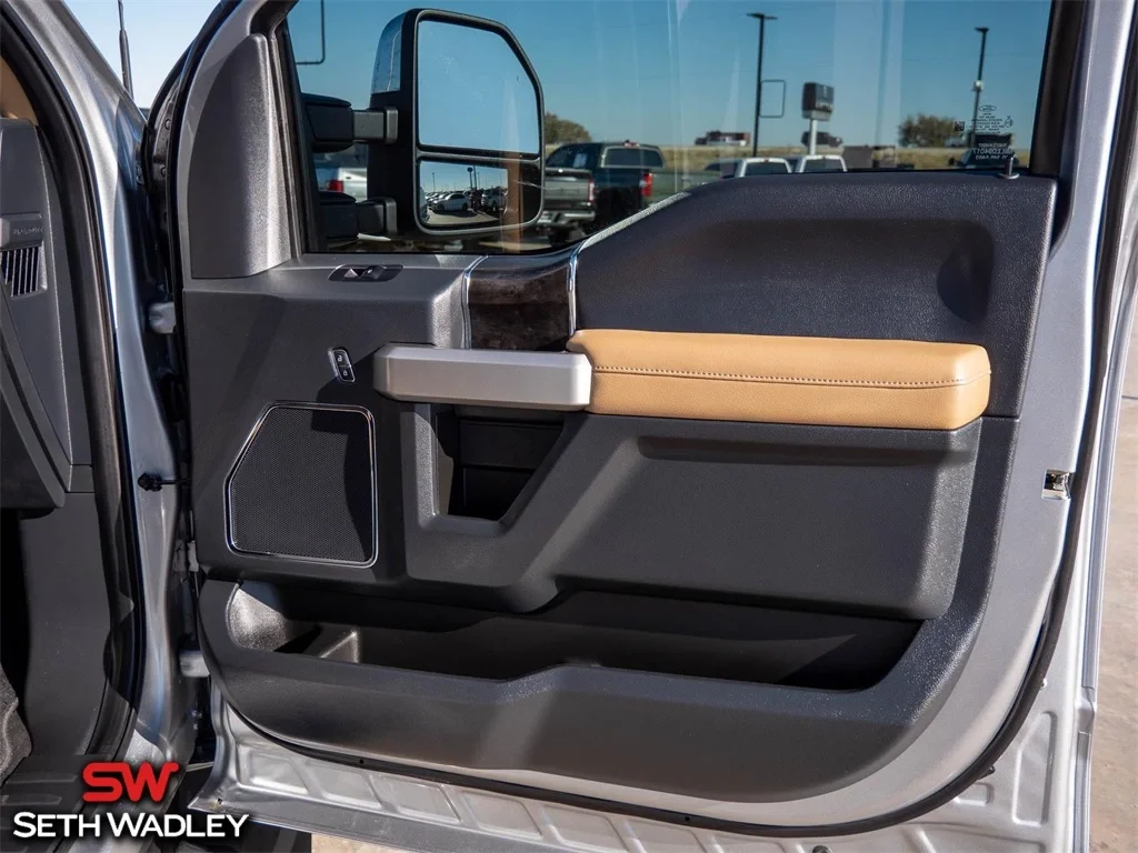 2022 Ford — photo 26