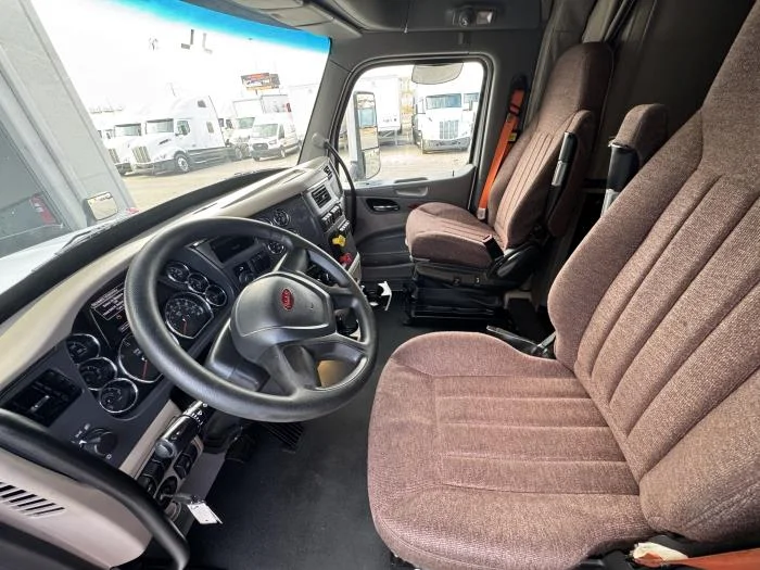 2022 Peterbilt 579 - image 10