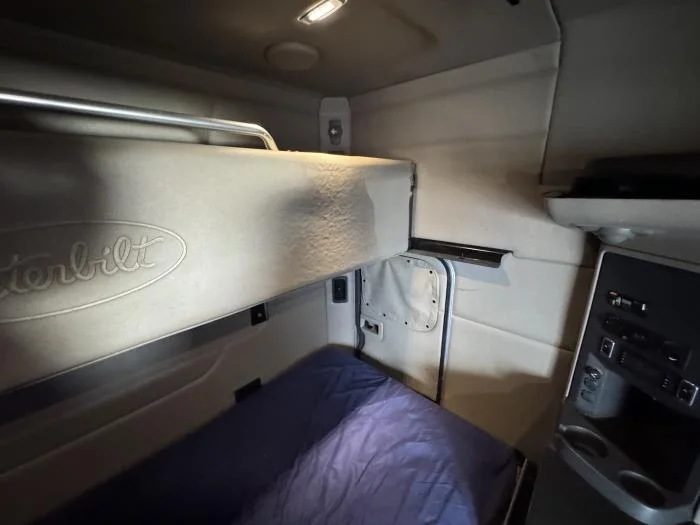 2022 Peterbilt 579 - image 14