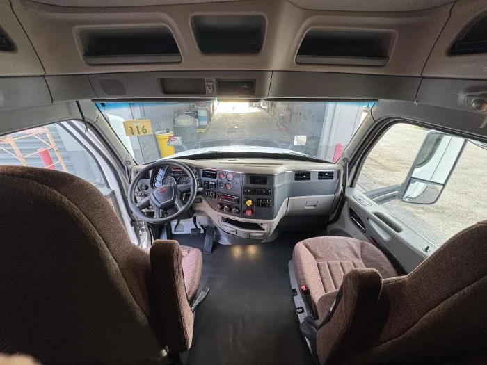 2022 Peterbilt 579 - image 18