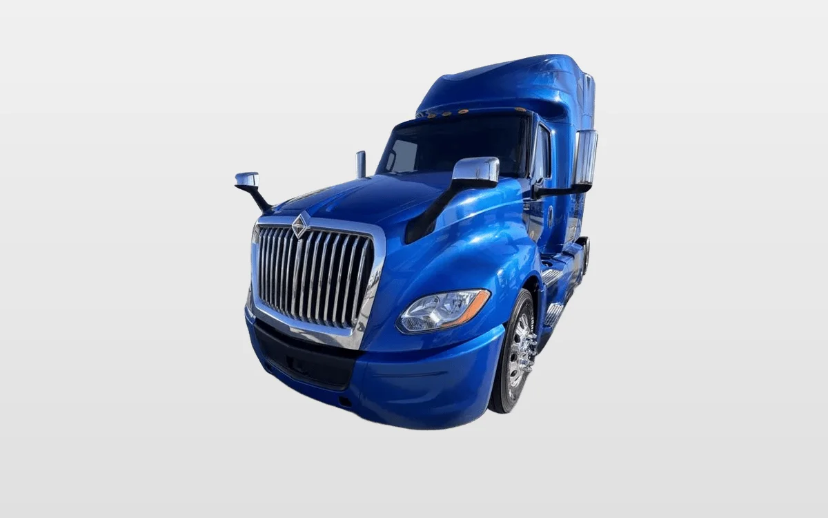 2022 International LT - image 1