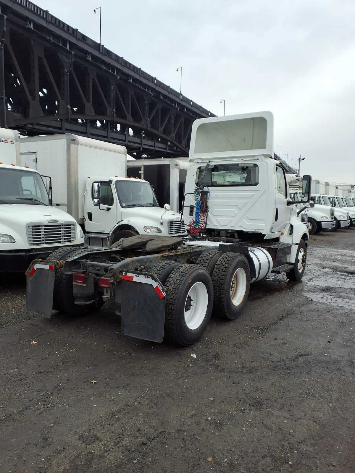 2019 International LT in Newark, NJ — photo 4