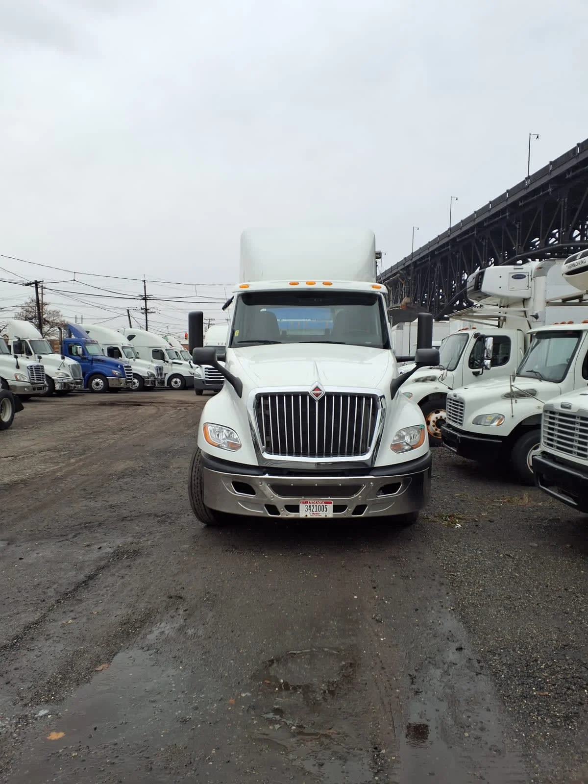 2019 International LT in Newark, NJ — photo 2