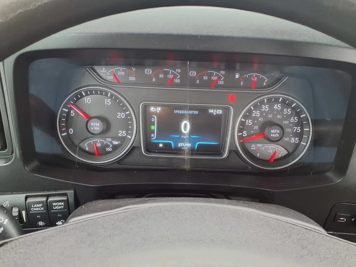 2019 International LT in Newark, NJ — photo 12
