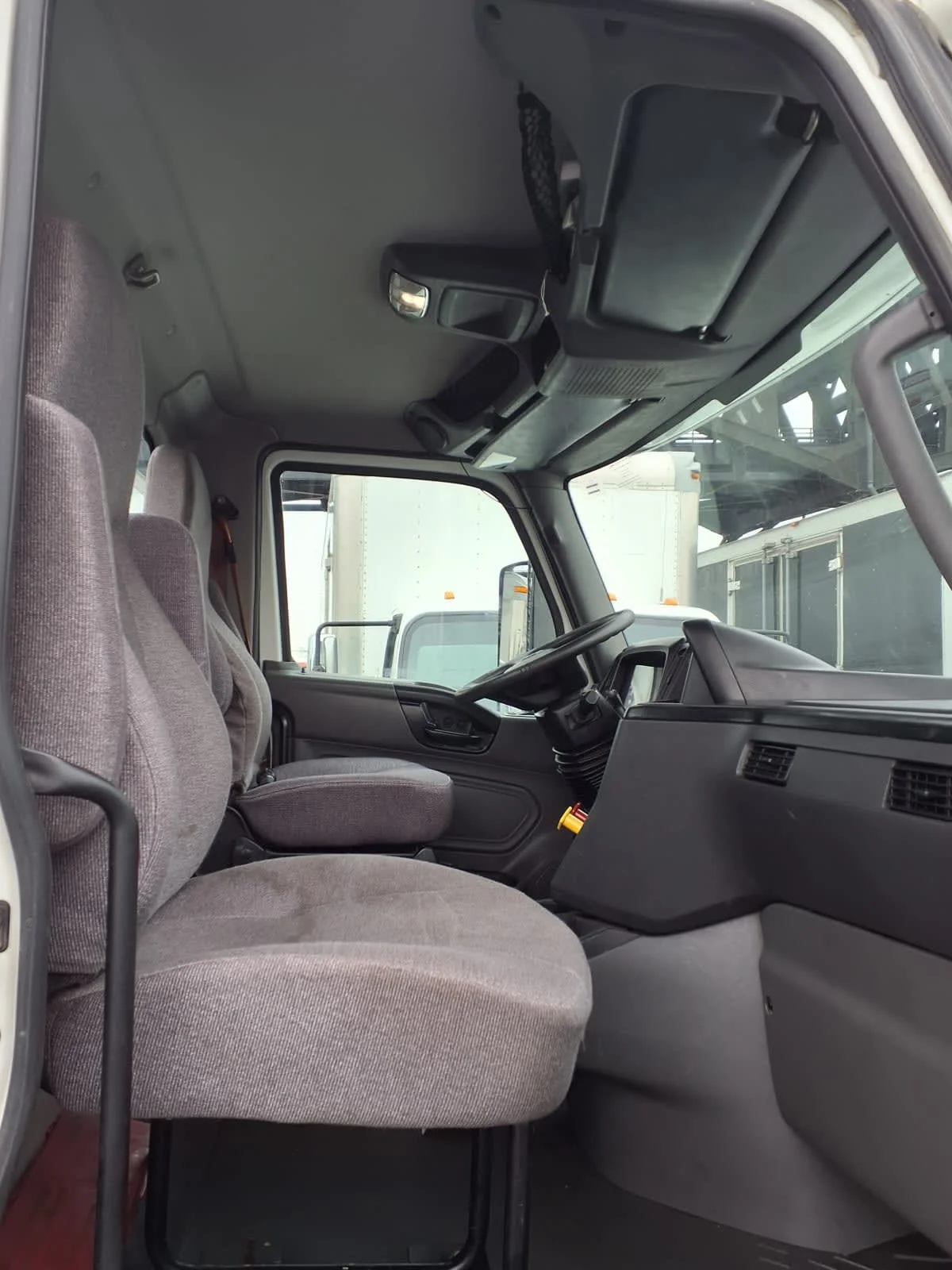 2019 International LT in Newark, NJ — photo 11