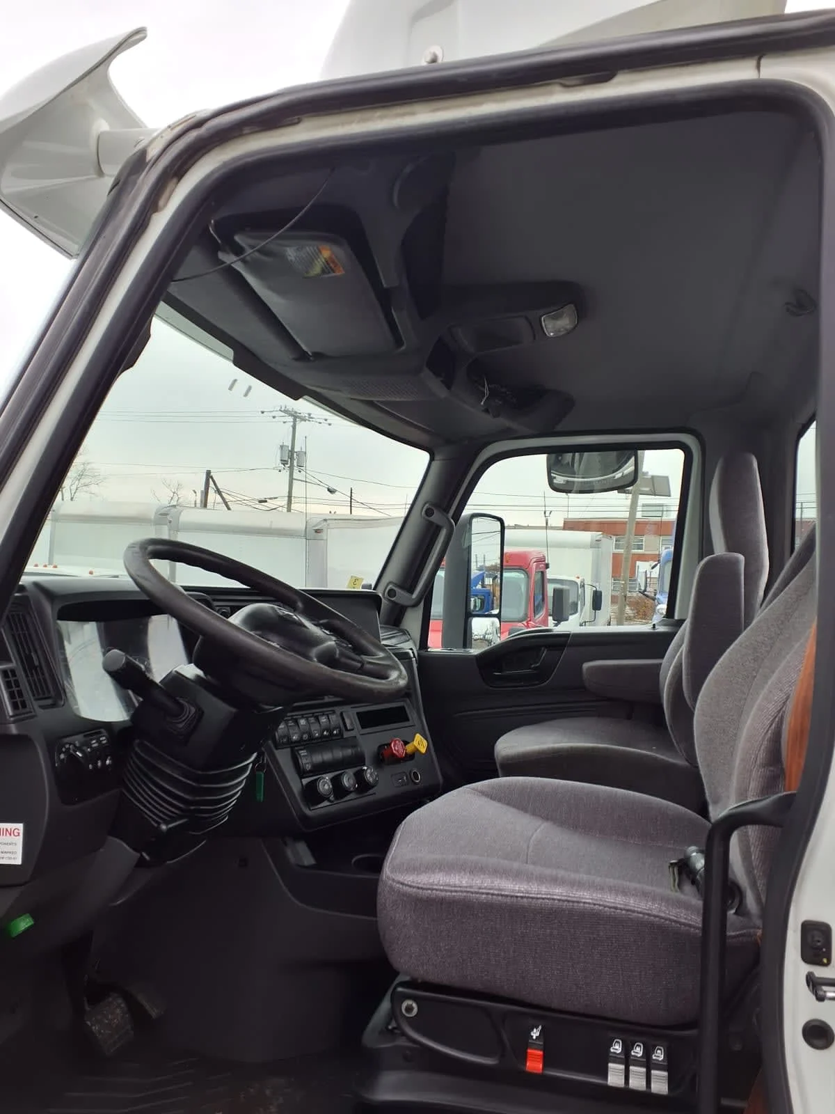 2019 International LT in Newark, NJ — photo 7