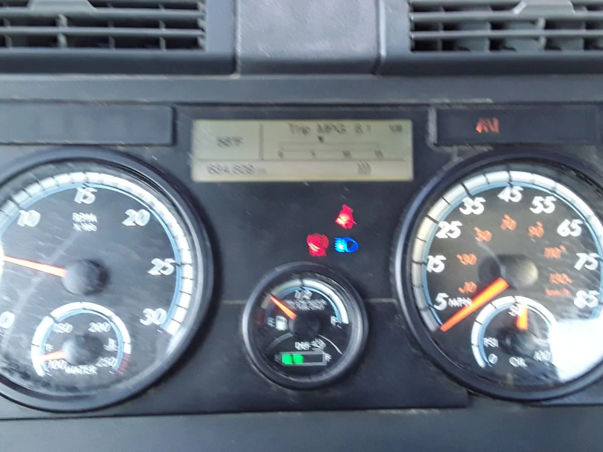 2018 Freightliner Cascadia - image 11