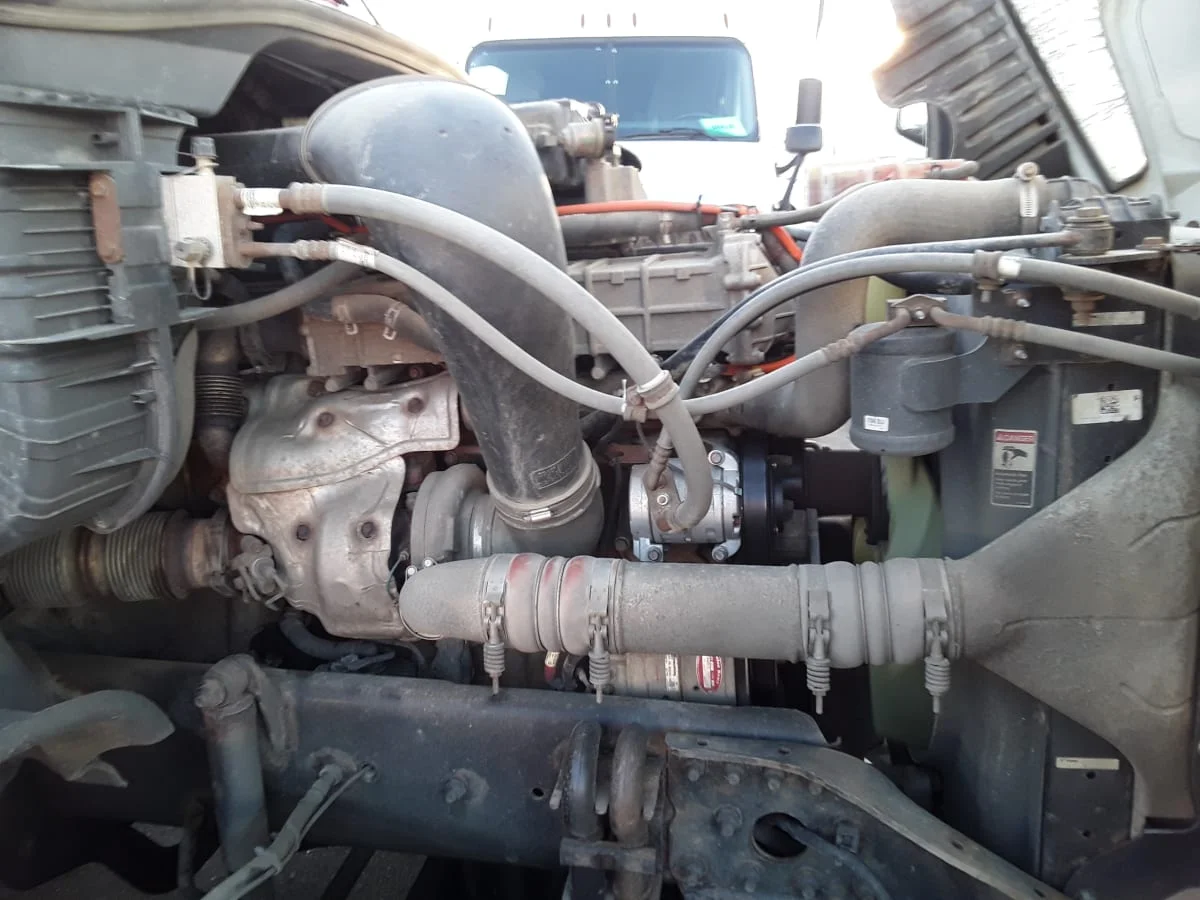 2018 Freightliner Cascadia - image 9