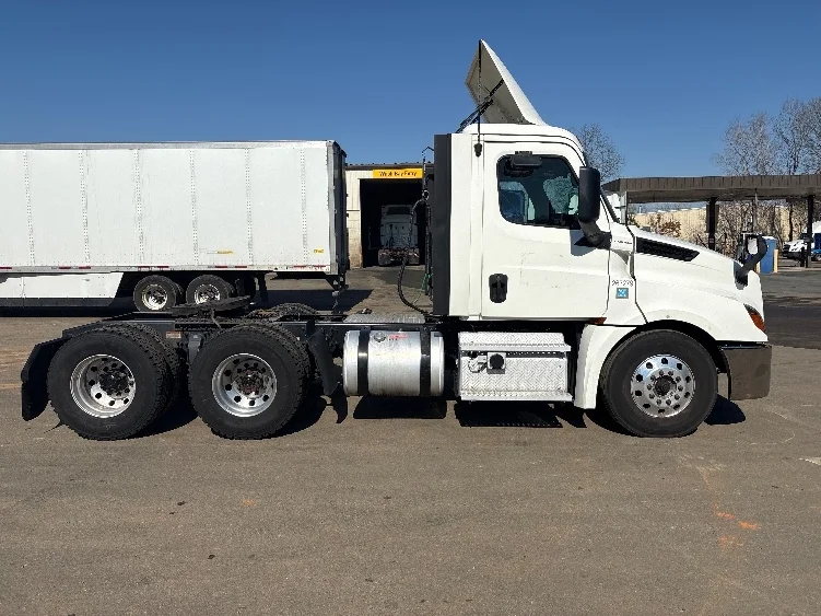 2019 Freightliner Cascadia in Mebane, NC — photo 8
