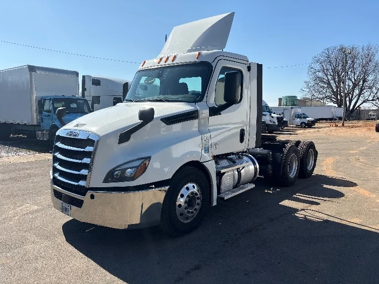 2019 Freightliner Cascadia in Mebane, NC — photo 3
