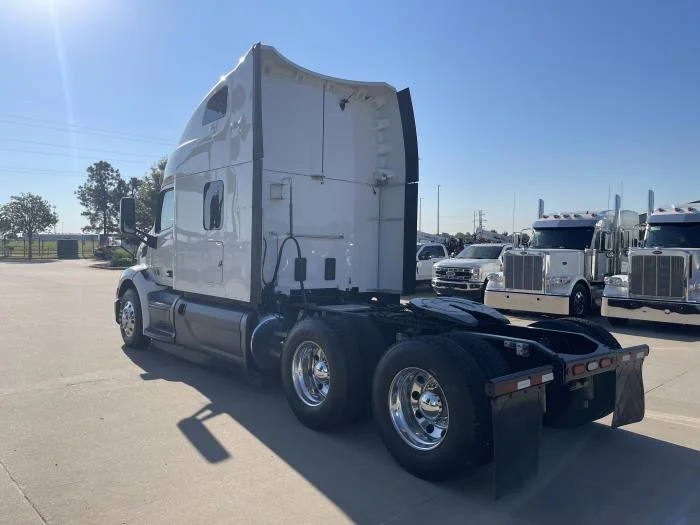 2021 Peterbilt 579 - image 11
