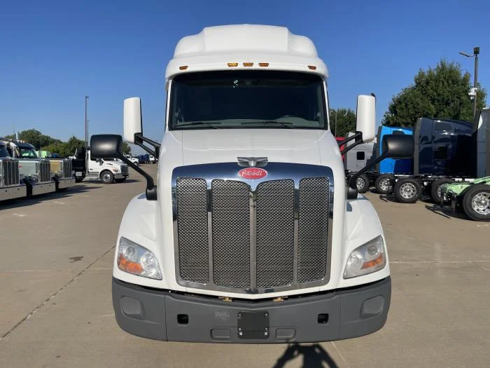 2021 Peterbilt 579 - image 3