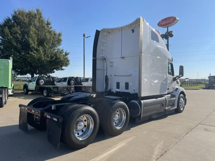 2021 Peterbilt 579 - image 9