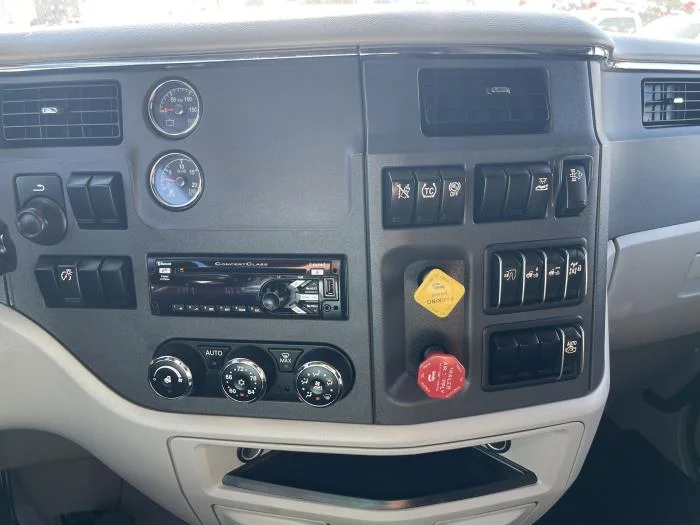 2021 Peterbilt 579 - image 18