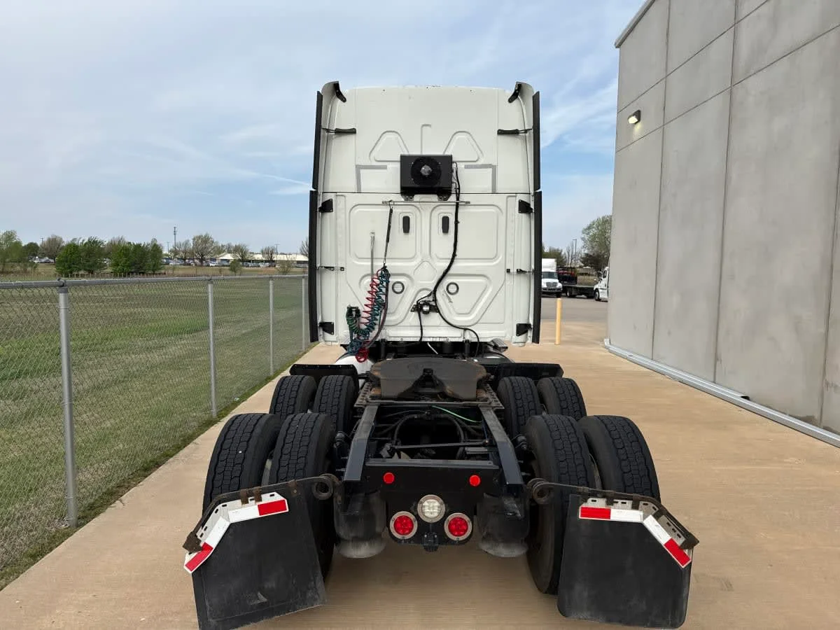 2020 Freightliner Cascadia in Oklahoma City, OK — photo 5