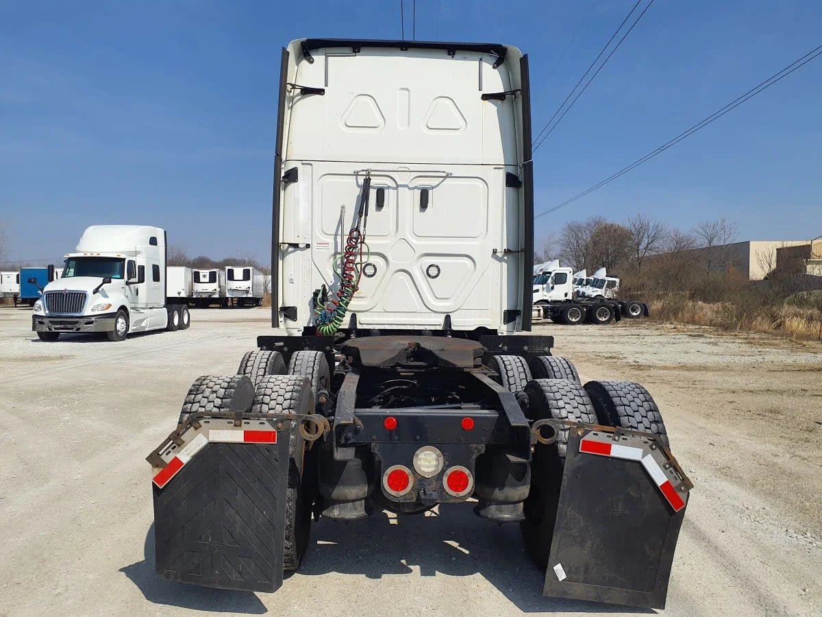 2018 Freightliner Cascadia in Indianapolis, IN — photo 5