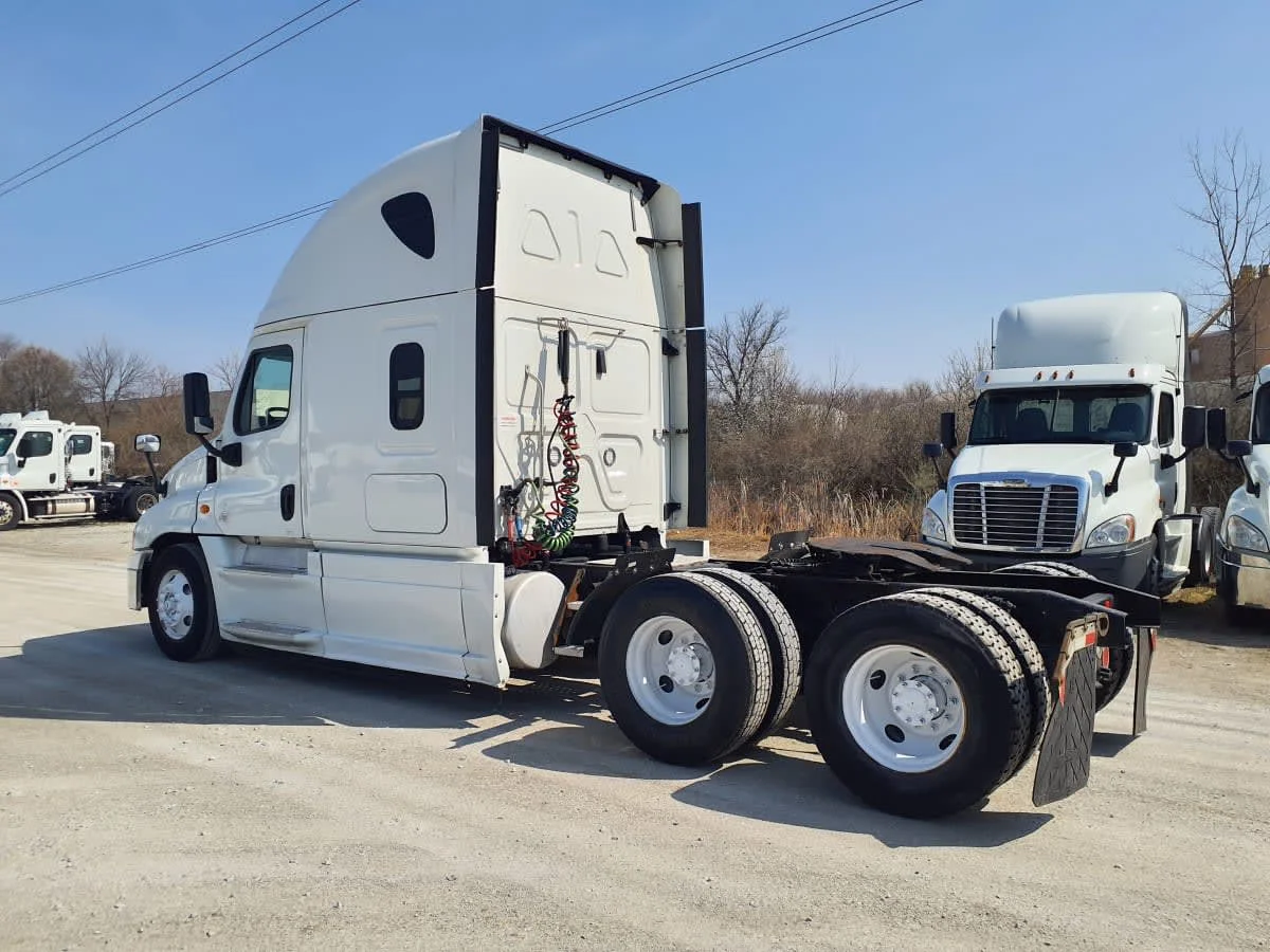 2018 Freightliner Cascadia in Indianapolis, IN — photo 6