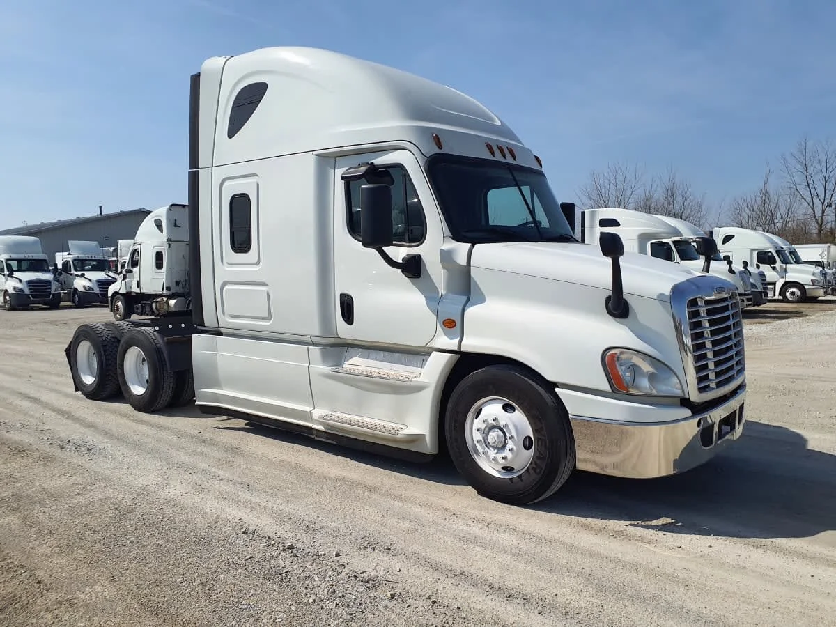 2018 Freightliner Cascadia in Indianapolis, IN — photo 3