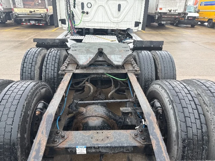 2020 Freightliner Cascadia in Akron, OH — photo 6
