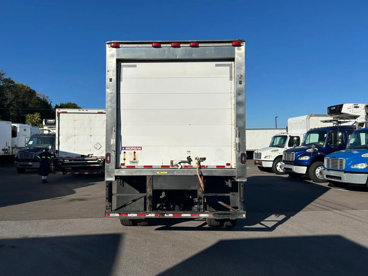 2018 Freightliner M2 106 - image 5