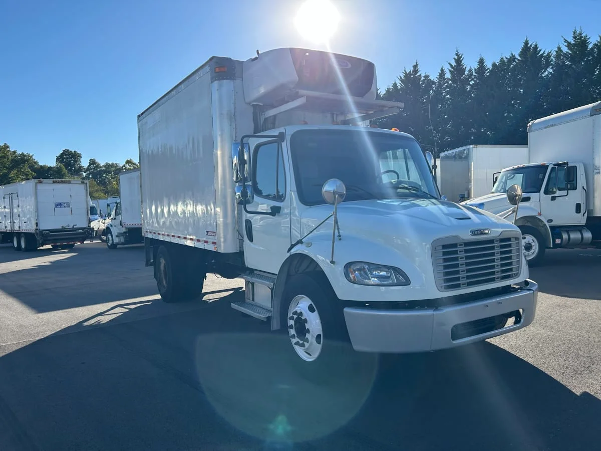 2018 Freightliner M2 106 - image 3