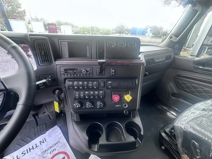 2026 International LT - image 11