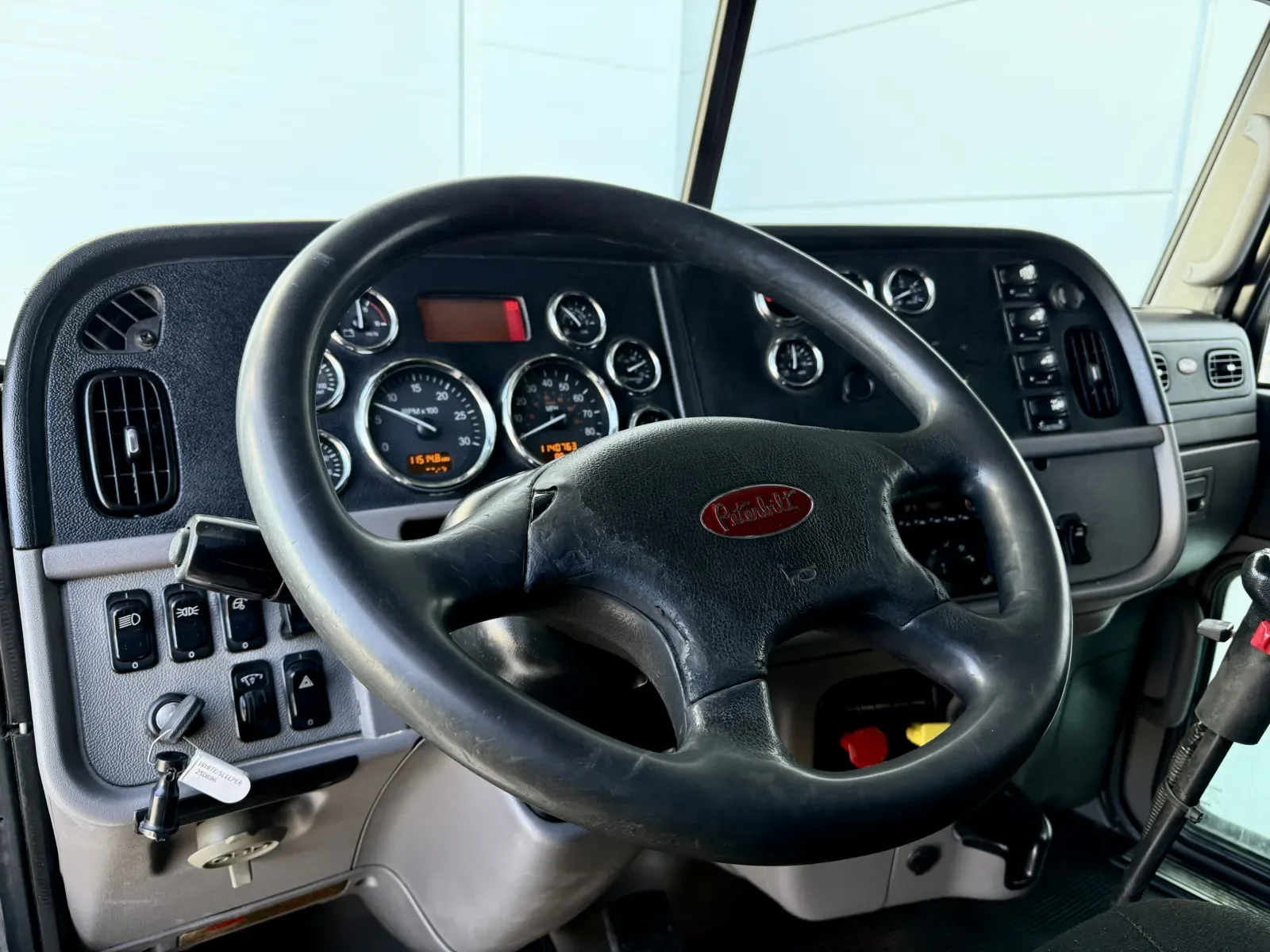 2014 Peterbilt 388 in New Lenox, IL — photo 15