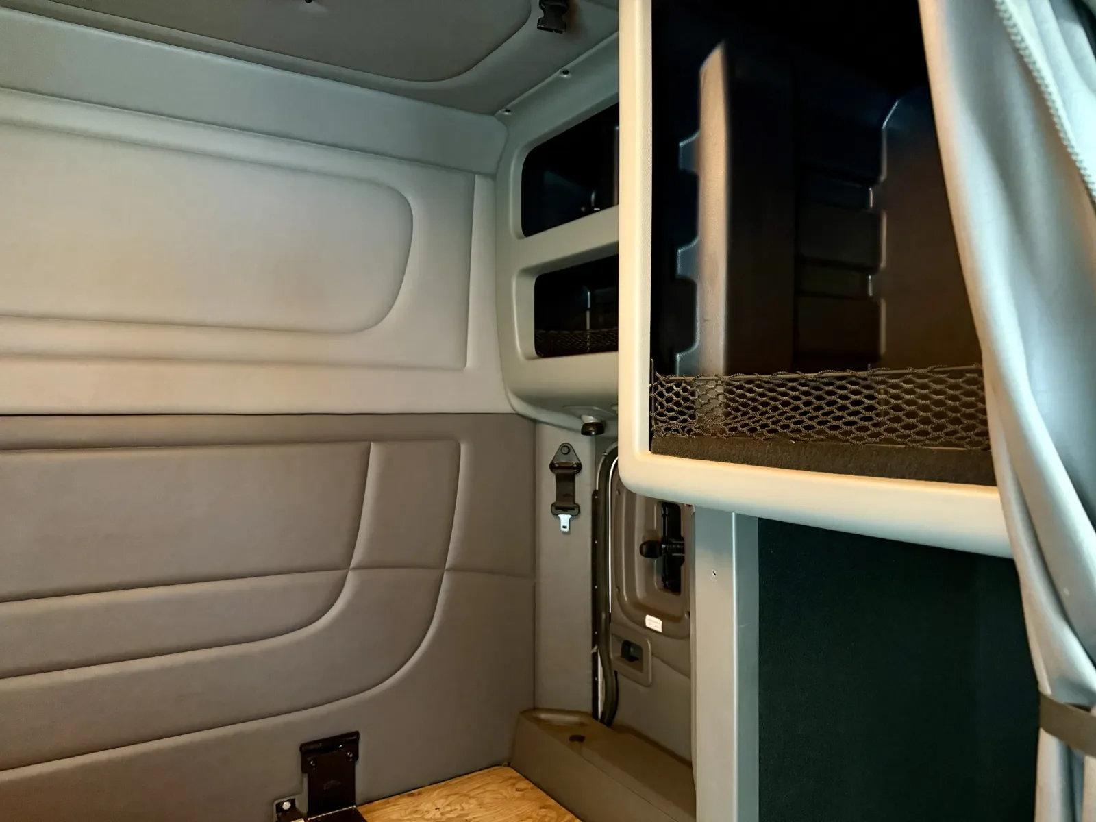 2014 Peterbilt 388 in New Lenox, IL — photo 24