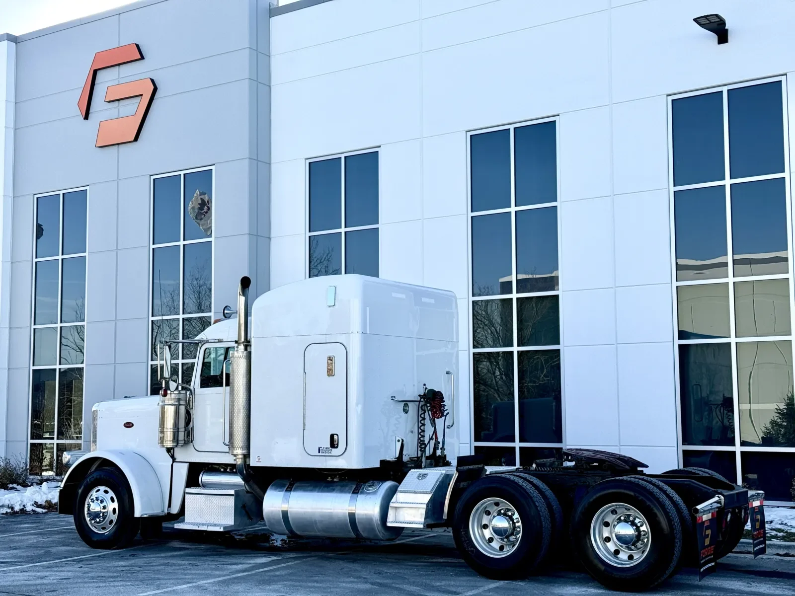 2014 Peterbilt 388 in New Lenox, IL — photo 6