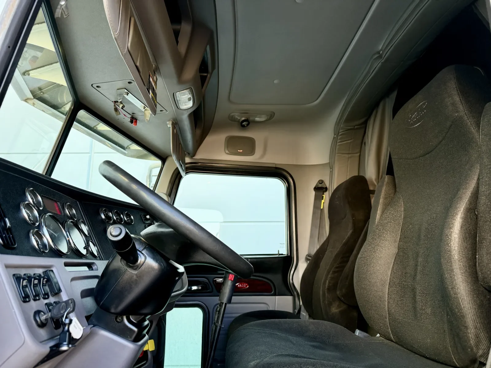 2014 Peterbilt 388 in New Lenox, IL — photo 14