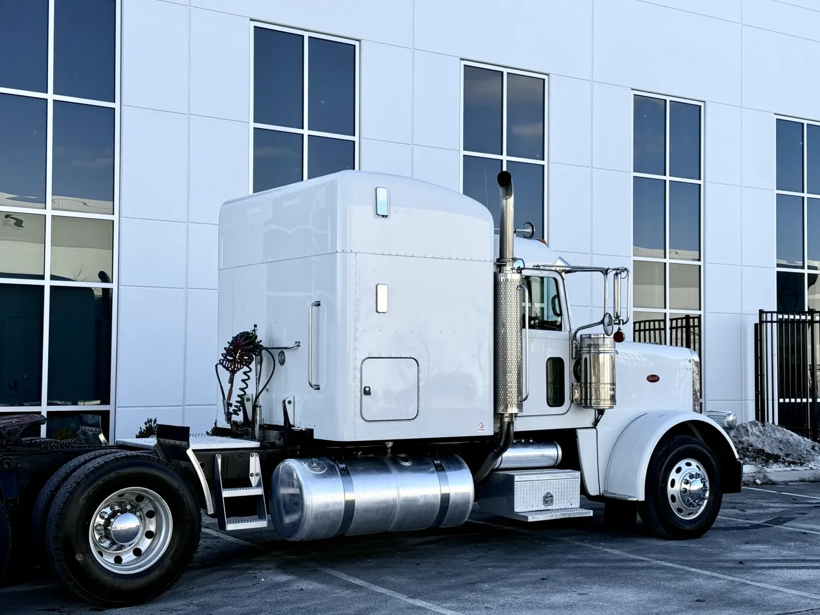2014 Peterbilt 388 in New Lenox, IL — photo 7