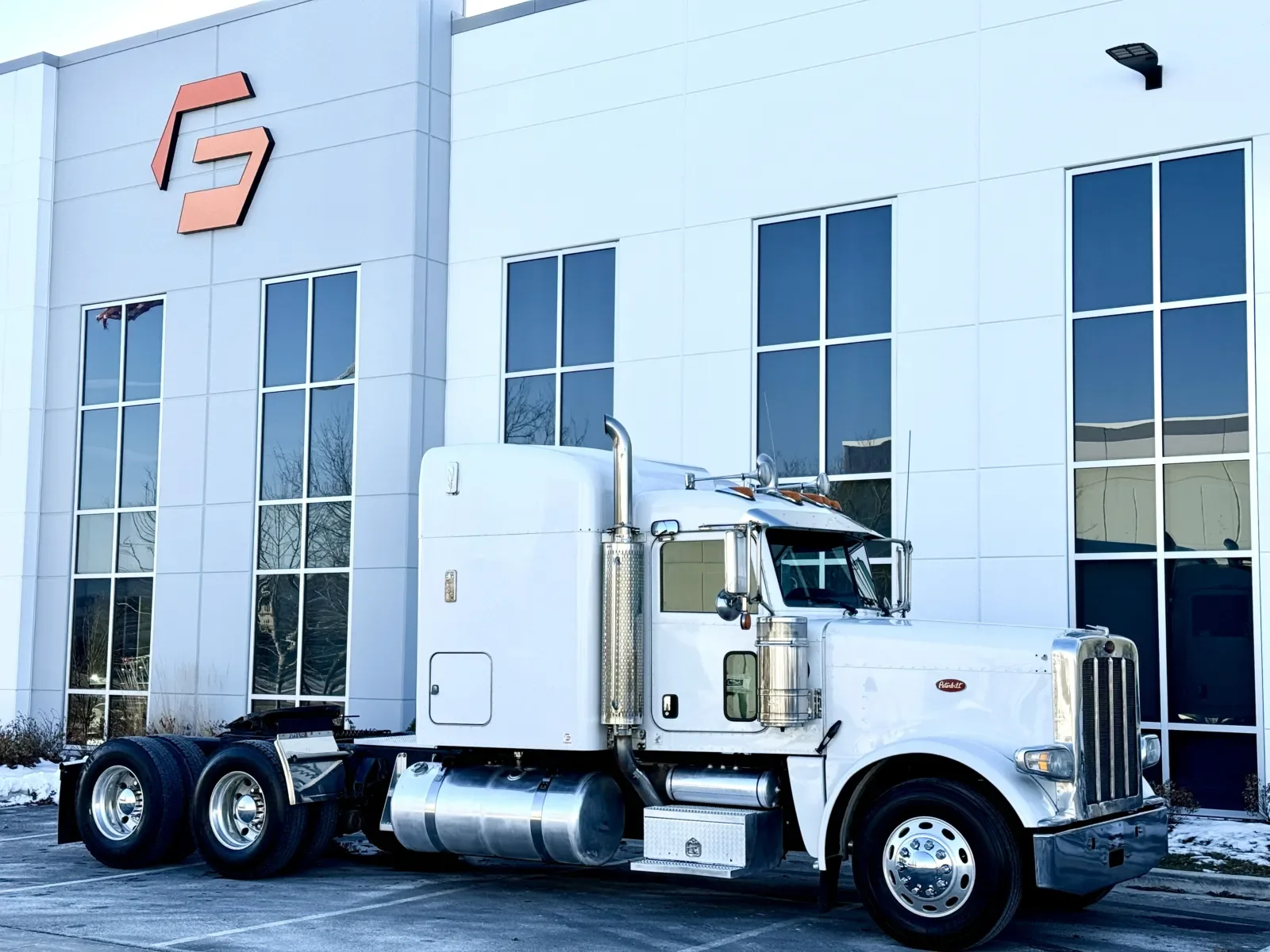 2014 Peterbilt 388 in New Lenox, IL — photo 2