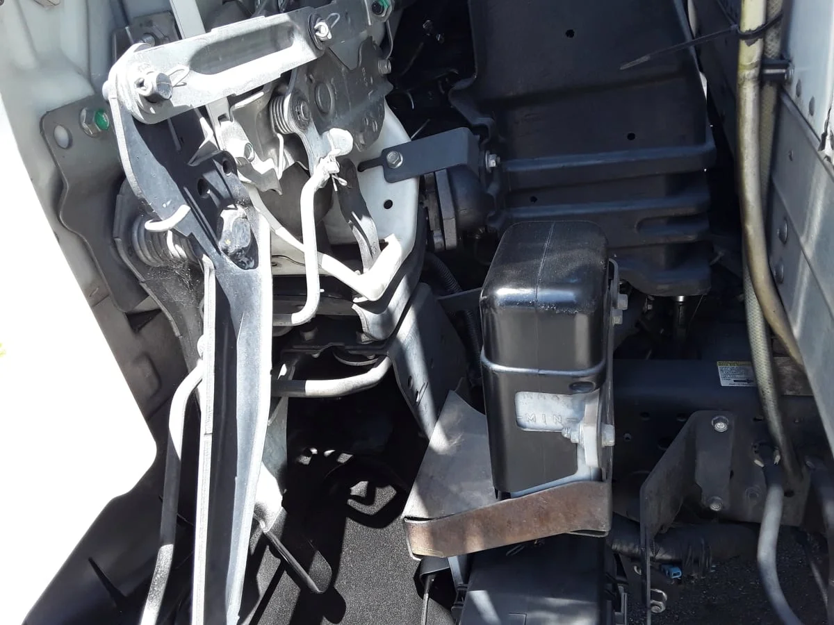 2015 Isuzu NRR - image 10