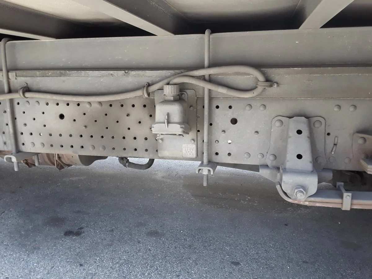 2015 Isuzu NRR - image 12